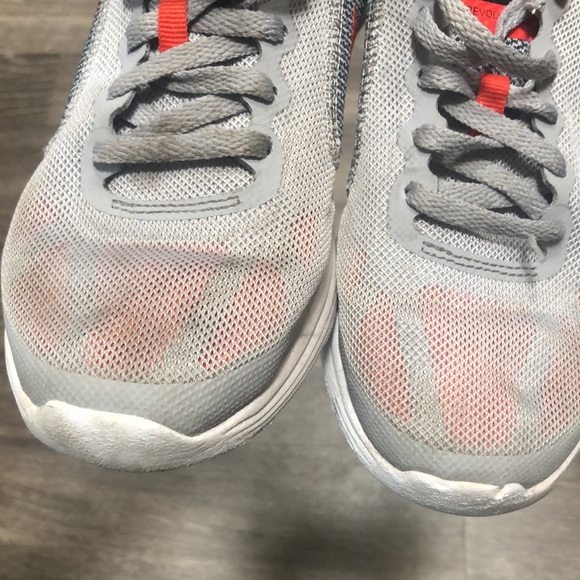 NIKE Youth Sneakers - Picture 6 of 7